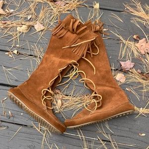 Minnetonka lace up sued boots